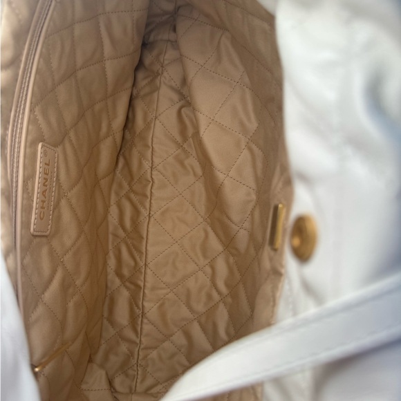 CHANEL SMALL 22 HANDBAG - Picture 8 of 15